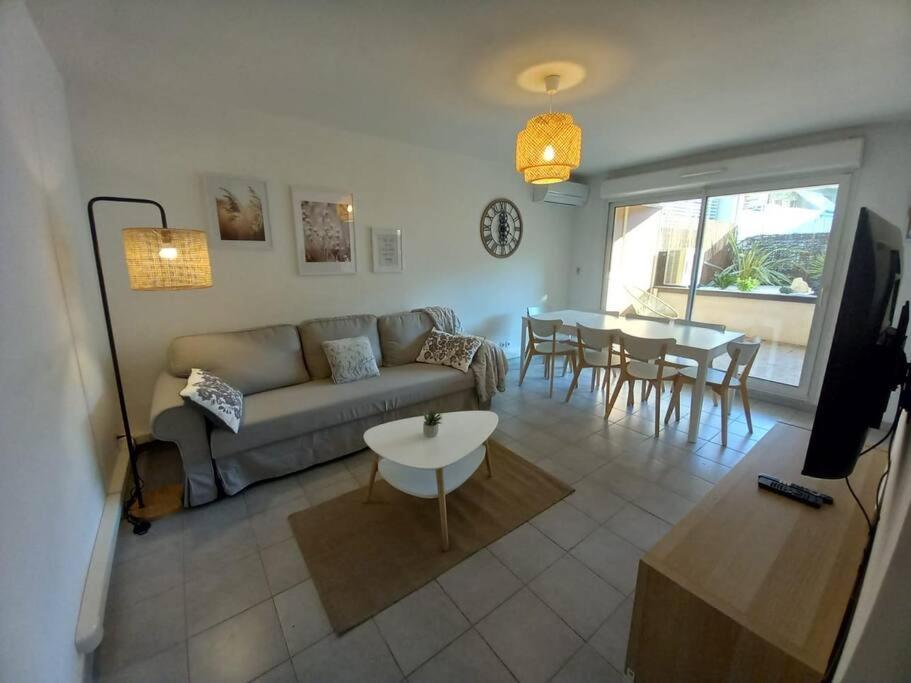 Appartement 8 Personnes En Face Des Remparts Climatise Avec Terrasse Et Parking Avignon Exterior foto