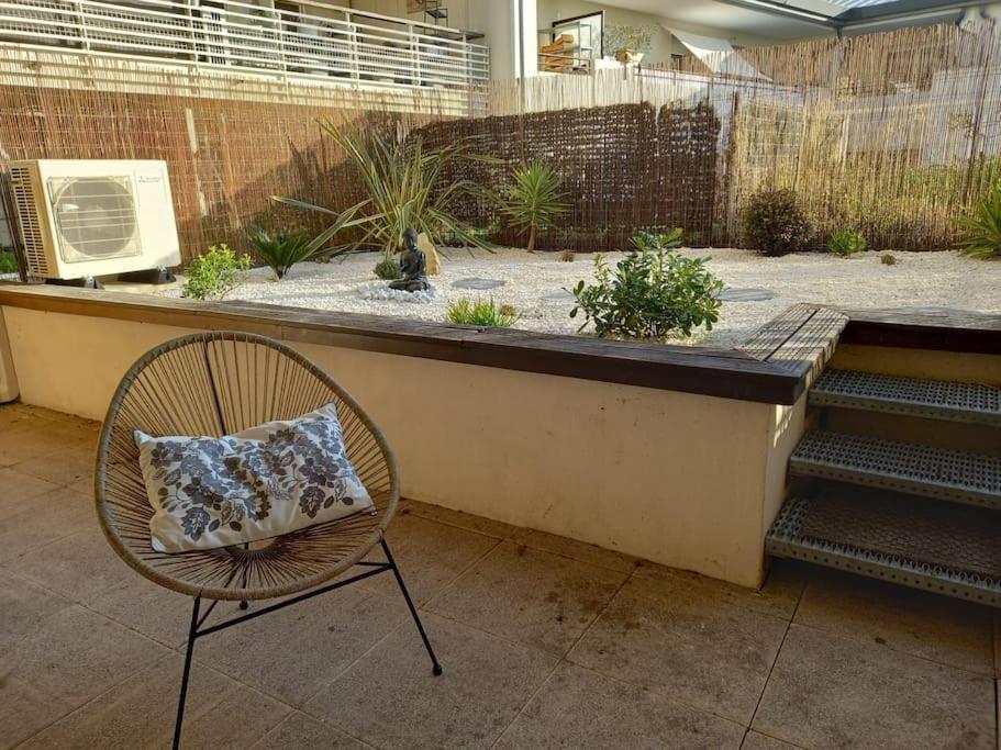 Appartement 8 Personnes En Face Des Remparts Climatise Avec Terrasse Et Parking Avignon Exterior foto