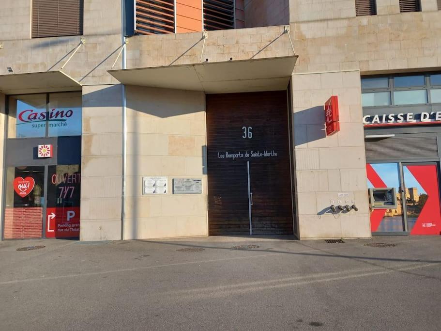 Appartement 8 Personnes En Face Des Remparts Climatise Avec Terrasse Et Parking Avignon Exterior foto